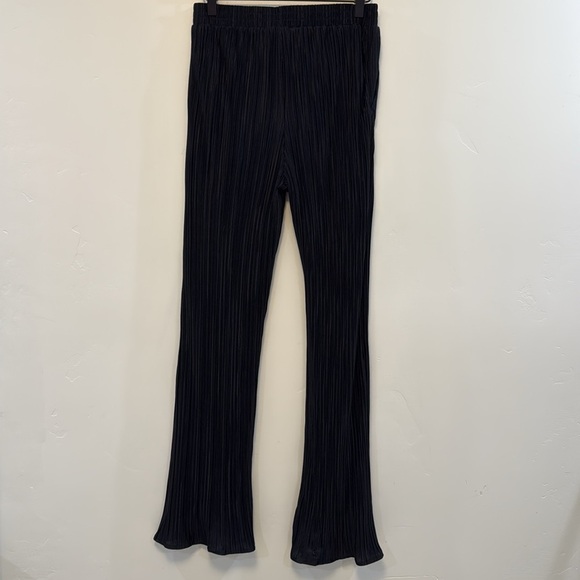 Dressed in LALA Black Wide Leg plisse pant - Picture 8 of 8